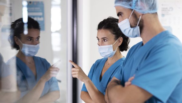 nurses-wearing-face-masks-side-view
